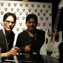 con el maestro Vai