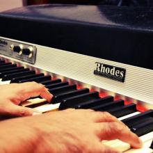 Play Fender Rhodes