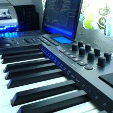AXIOM 25
