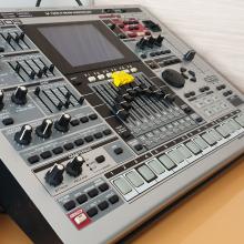Roland MC-909