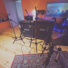 Grabando guitarras con Wild Krash en Dynamita