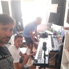 Albek,Triko y Bad Suite