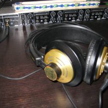 Auriculares AKG K141