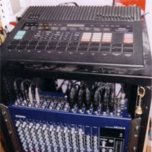 Mesa de mezclas y Yamaha RX5