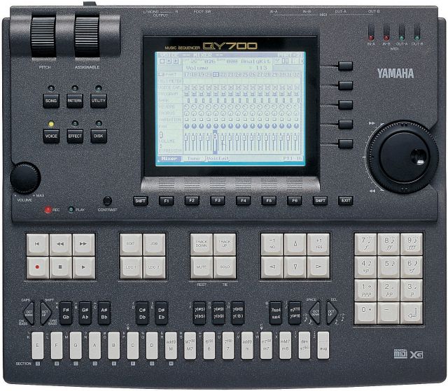 Yamaha QY700