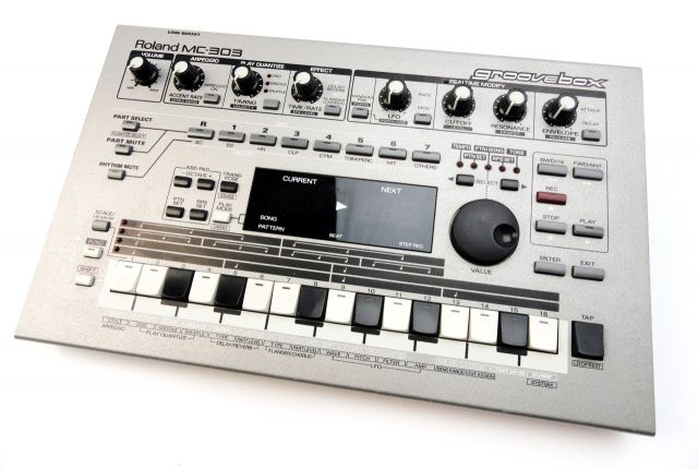 Roland MC-303