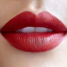 La chica de los labios rojos