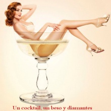 Un cocktail, un beso y diamantes
